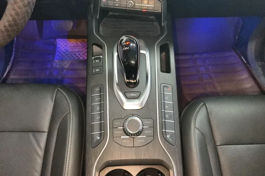 2020 WEY VV6 2.0T 227HP L4 7DCT,autocango,china used car exporter,china ev exporter,chinese used car exporter,chinese used ev exporter