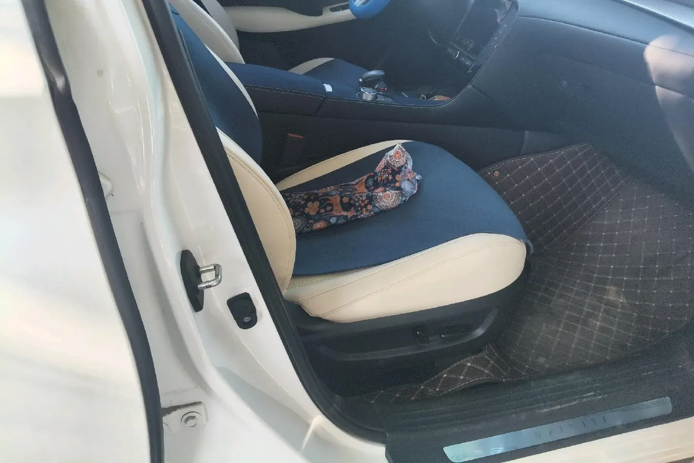 2022 Infiniti QX50 2.0T 245HP L4 CVT,autocango,china used car exporter,china ev exporter,chinese used car exporter,chinese used ev exporter