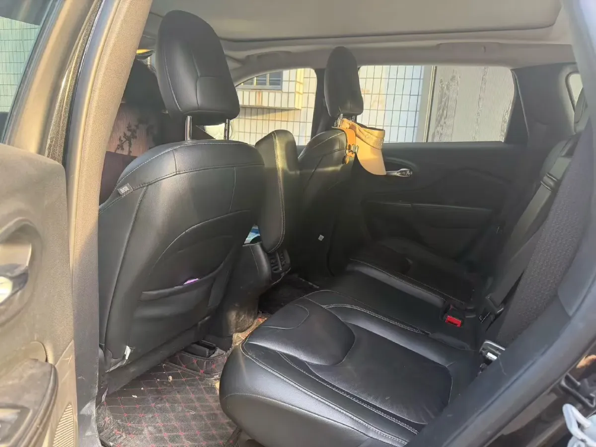 2017 Jeep Cherokee 2.0L 155HP L4 9AT,autocango,china used car exporter,china ev exporter,chinese used car exporter,chinese used ev exporter