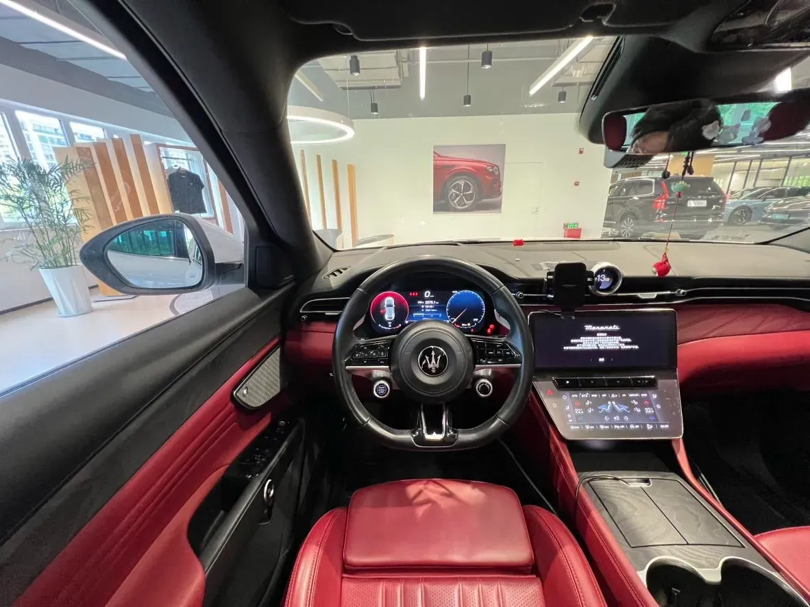 2023 Maserati Grecale 2.0T 300HP L4 8AT,autocango,china used car exporter,china ev exporter,chinese used car exporter,chinese used ev exporter