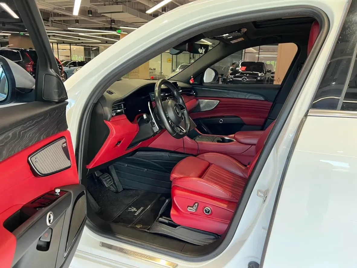2023 Maserati Grecale 2.0T 300HP L4 8AT,autocango,china used car exporter,china ev exporter,chinese used car exporter,chinese used ev exporter