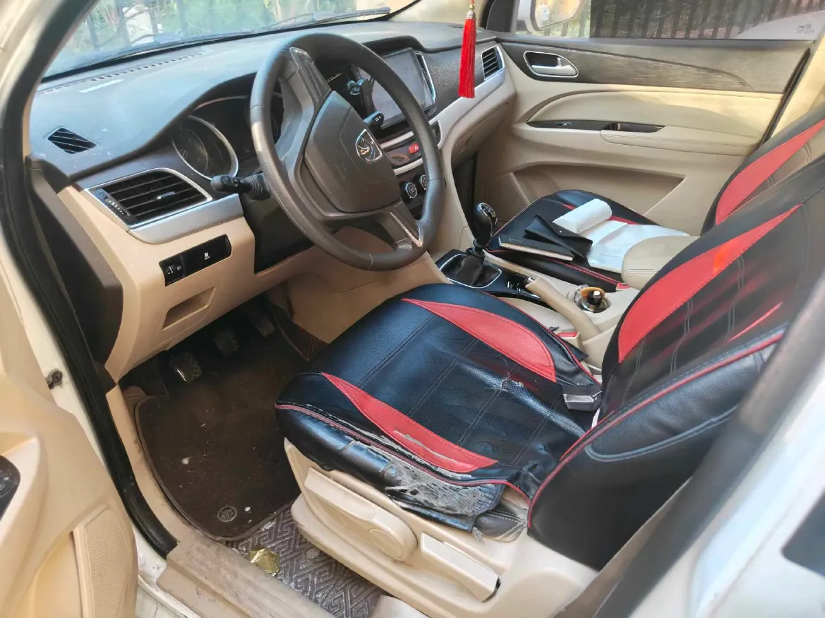 2019 BaoJun 730 1.5L 105HP L4 6MT,autocango,china used car exporter,china ev exporter,chinese used car exporter,chinese used ev exporter
