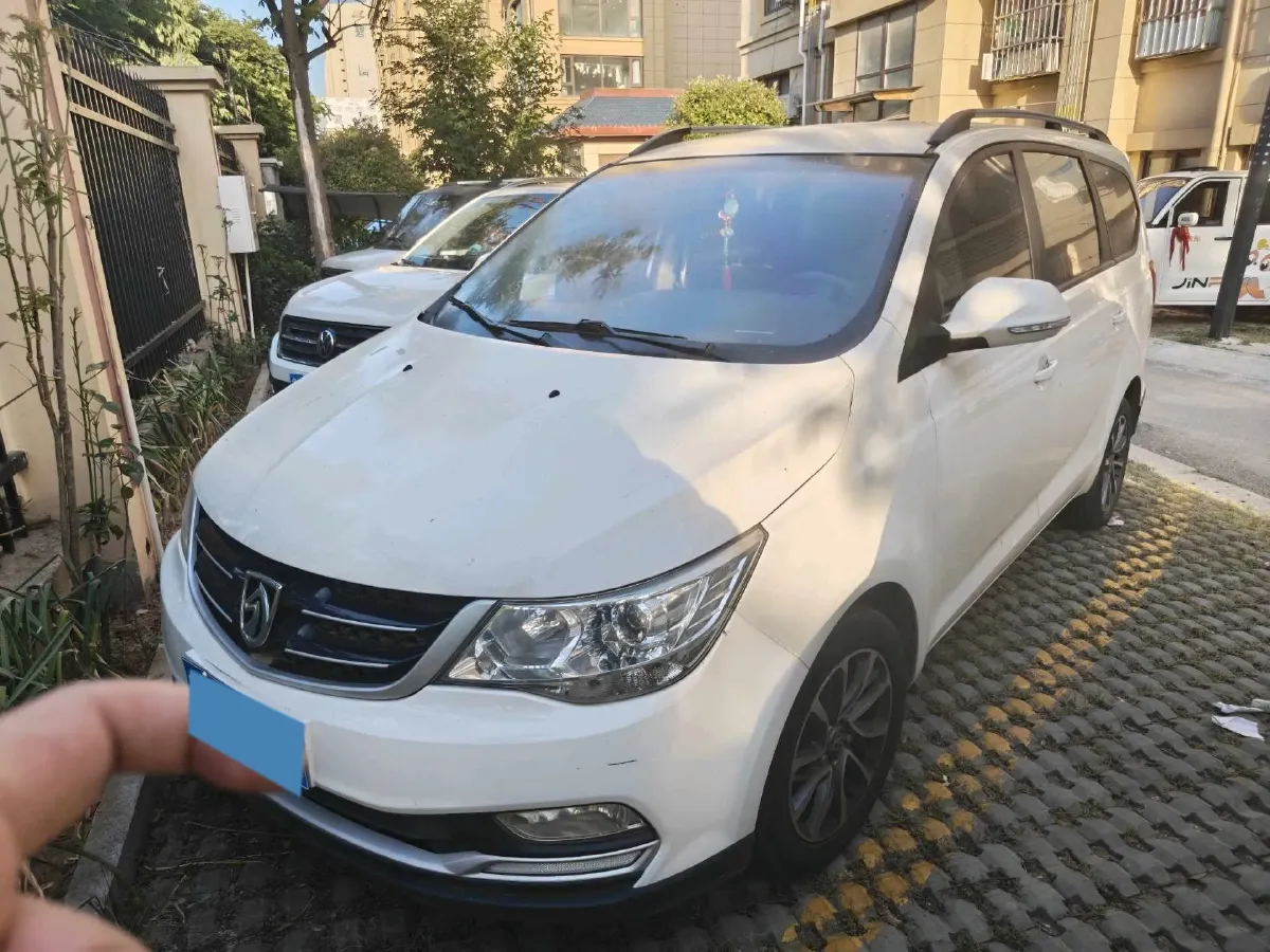 2019 BaoJun 730 1.5L 105HP L4 6MT,autocango,china used car exporter,china ev exporter,chinese used car exporter,chinese used ev exporter