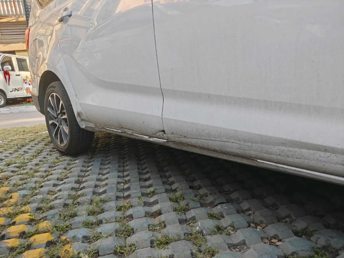 2019 BaoJun 730 1.5L 105HP L4 6MT,autocango,china used car exporter,china ev exporter,chinese used car exporter,chinese used ev exporter