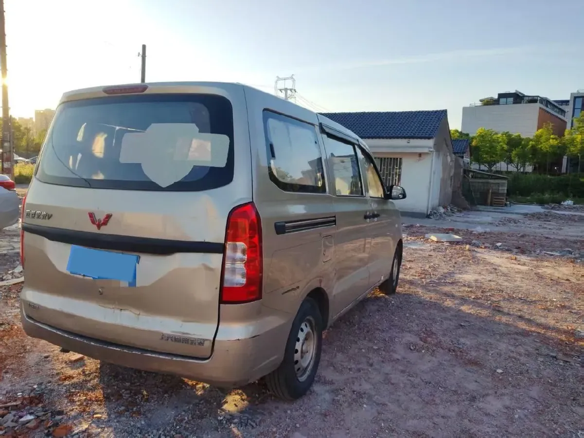 2019 WuLing HongGuang V 1.5L 99HP L4 6MT,autocango,china used car exporter,china ev exporter,chinese used car exporter,chinese used ev exporter