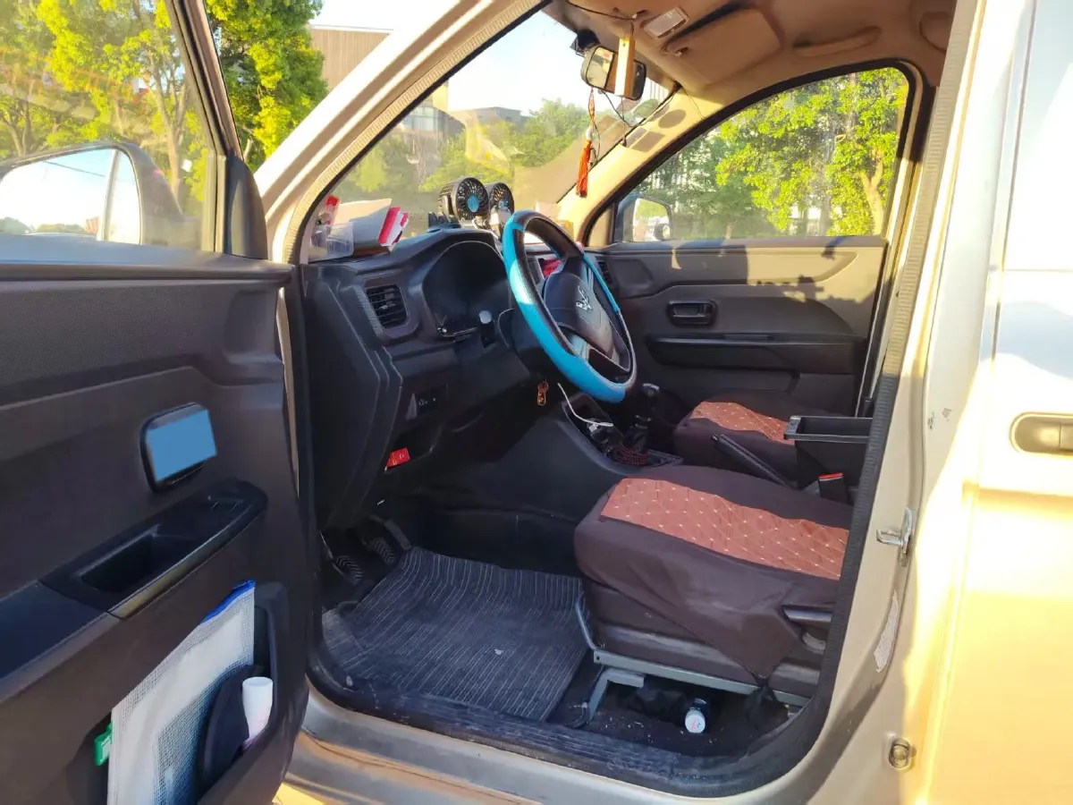 2019 WuLing HongGuang V 1.5L 99HP L4 6MT,autocango,china used car exporter,china ev exporter,chinese used car exporter,chinese used ev exporter