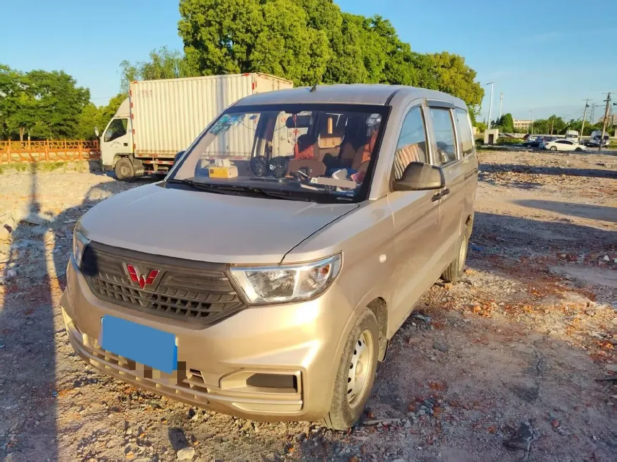 2019 WuLing HongGuang V 1.5L 99HP L4 6MT,autocango,china used car exporter,china ev exporter,chinese used car exporter,chinese used ev exporter