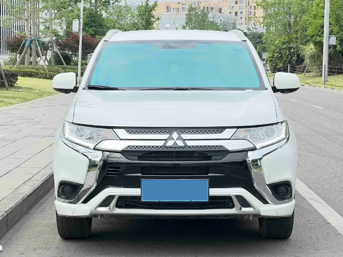 2021 Mitsubishi Outlander 2.0L 166HP L4 CVT,autocango,china used car exporter,china ev exporter,chinese used car exporter,chinese used ev exporter