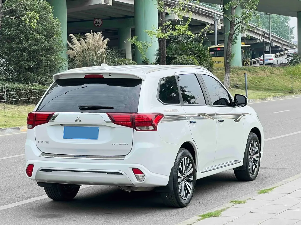 2021 Mitsubishi Outlander 2.0L 166HP L4 CVT,autocango,china used car exporter,china ev exporter,chinese used car exporter,chinese used ev exporter
