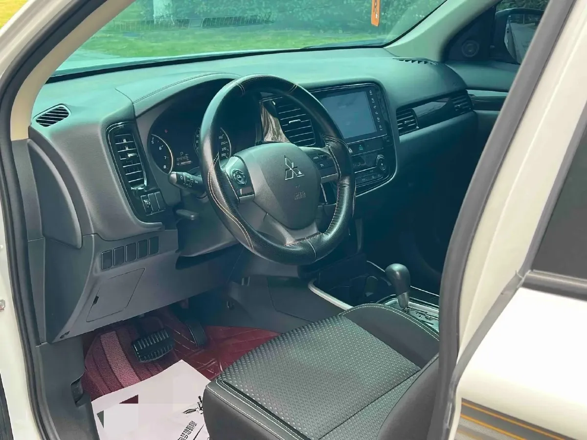 2021 Mitsubishi Outlander 2.0L 166HP L4 CVT,autocango,china used car exporter,china ev exporter,chinese used car exporter,chinese used ev exporter