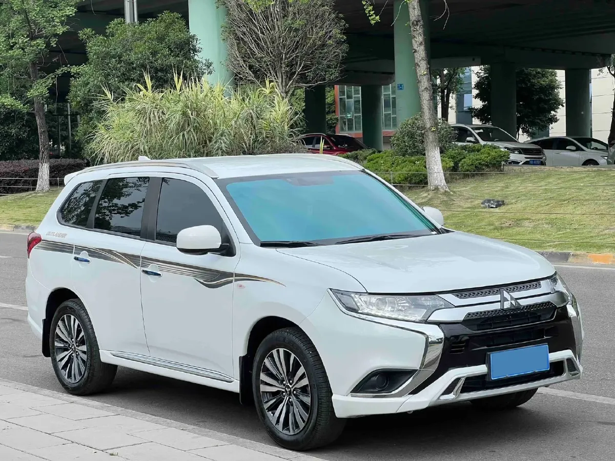 2021 Mitsubishi Outlander 2.0L 166HP L4 CVT,autocango,china used car exporter,china ev exporter,chinese used car exporter,chinese used ev exporter