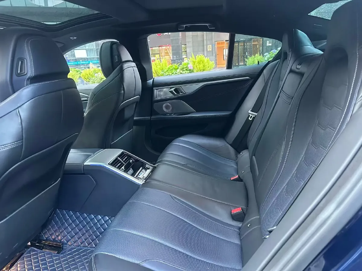 2022 BMW 8 Series 3.0T 333HP L6 8AT,autocango,china used car exporter,china ev exporter,chinese used car exporter,chinese used ev exporter