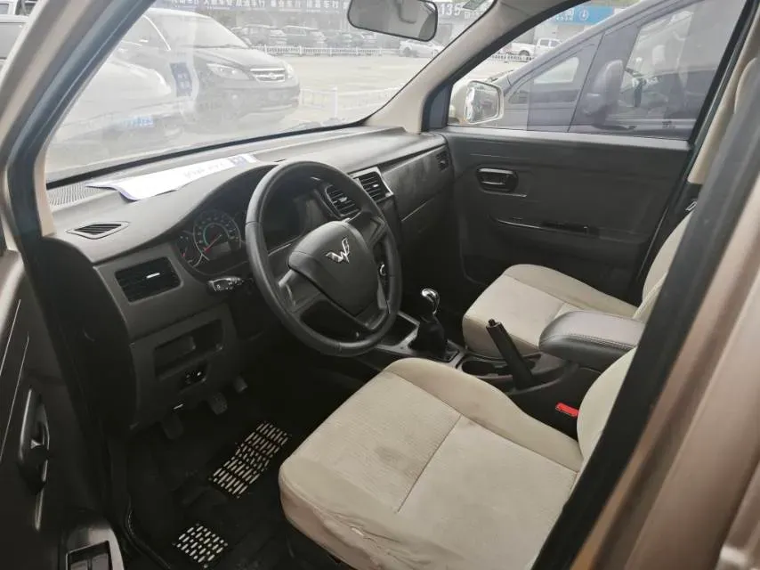 2018 WuLing RongGuang V 1.2L 88HP L4 5MT,autocango,china used car exporter,china ev exporter,chinese used car exporter,chinese used ev exporter