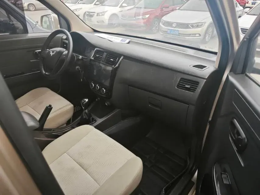 2018 WuLing RongGuang V 1.2L 88HP L4 5MT,autocango,china used car exporter,china ev exporter,chinese used car exporter,chinese used ev exporter