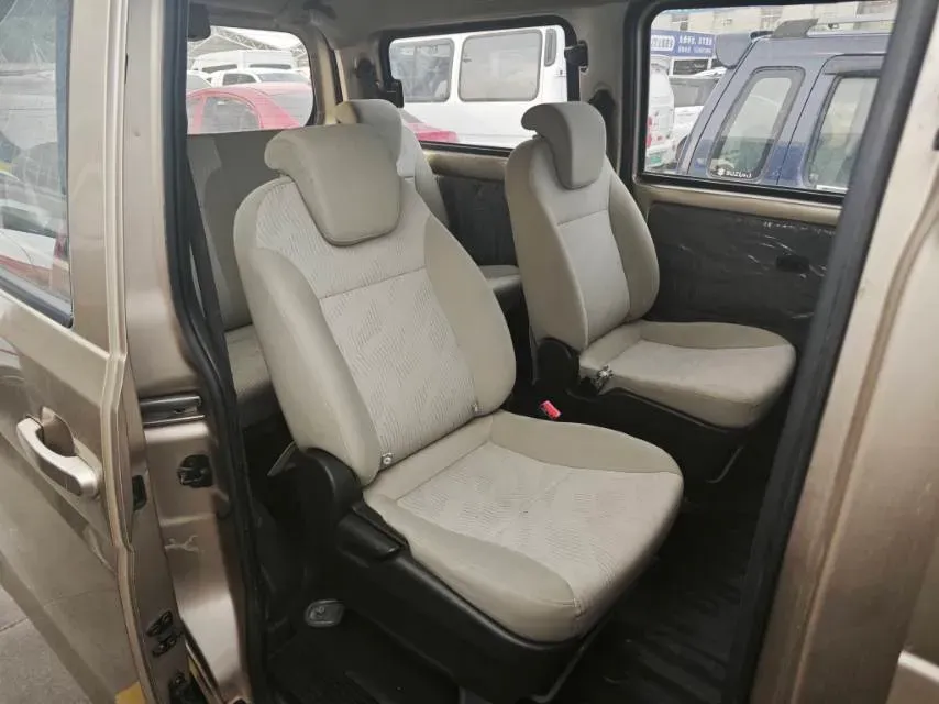 2018 WuLing RongGuang V 1.2L 88HP L4 5MT,autocango,china used car exporter,china ev exporter,chinese used car exporter,chinese used ev exporter