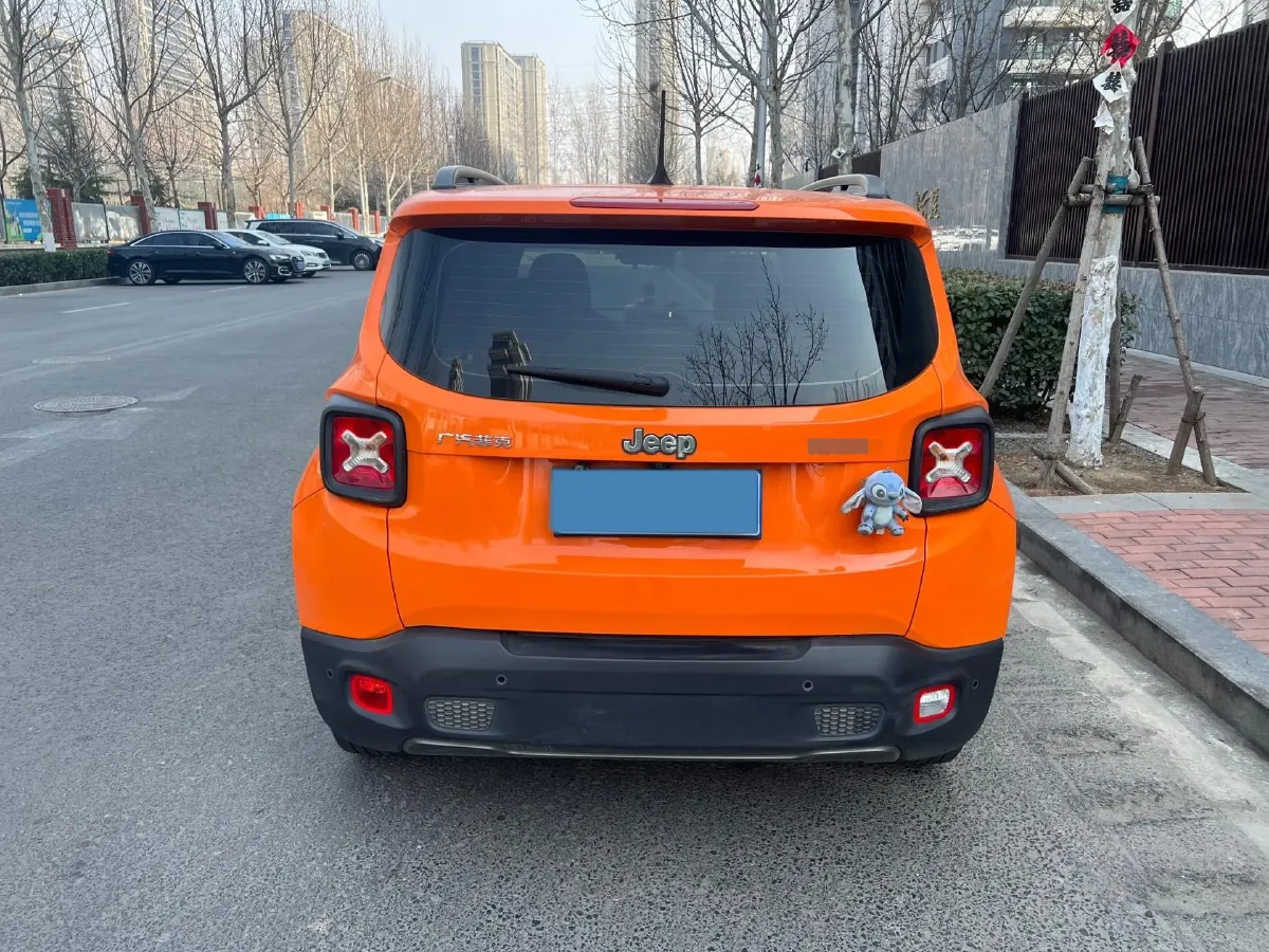 2019 Jeep Renegade 1.3T 173HP L4 7DCT,autocango,china used car exporter,china ev exporter,chinese used car exporter,chinese used ev exporter