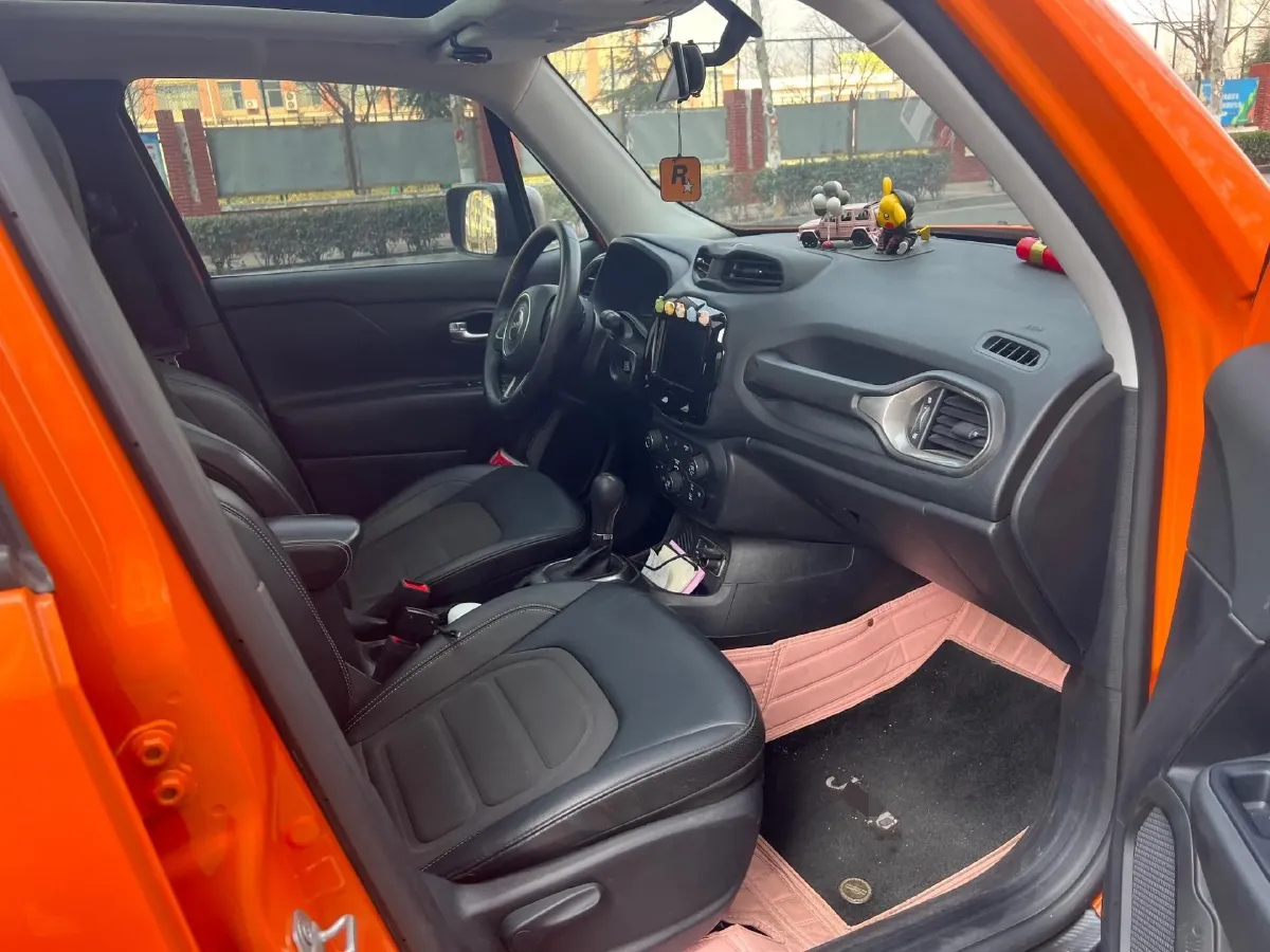 2019 Jeep Renegade 1.3T 173HP L4 7DCT,autocango,china used car exporter,china ev exporter,chinese used car exporter,chinese used ev exporter