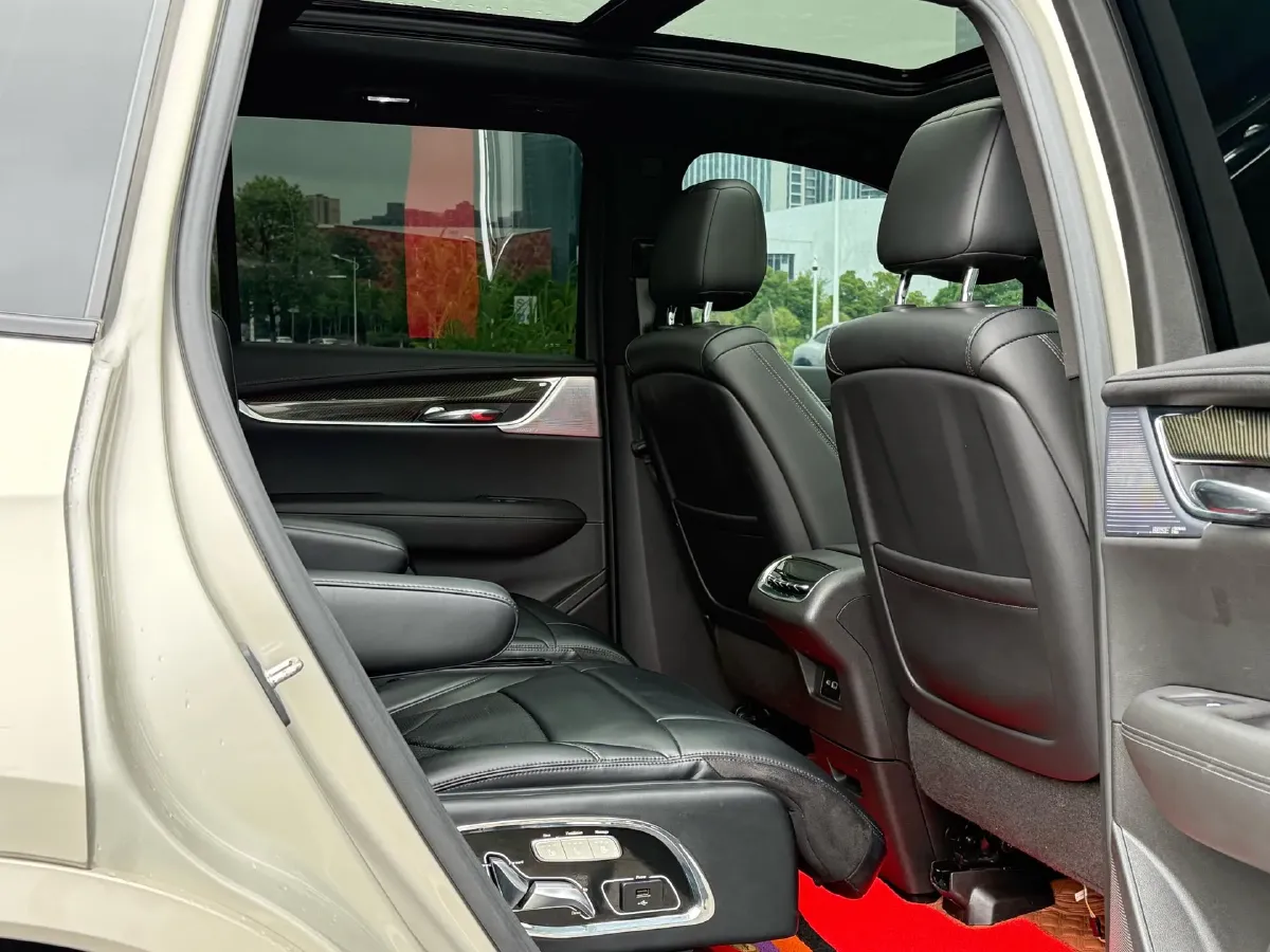 2022 Cadillac XT6 2.0T 237HP L4 9AT,autocango,china used car exporter,china ev exporter,chinese used car exporter,chinese used ev exporter