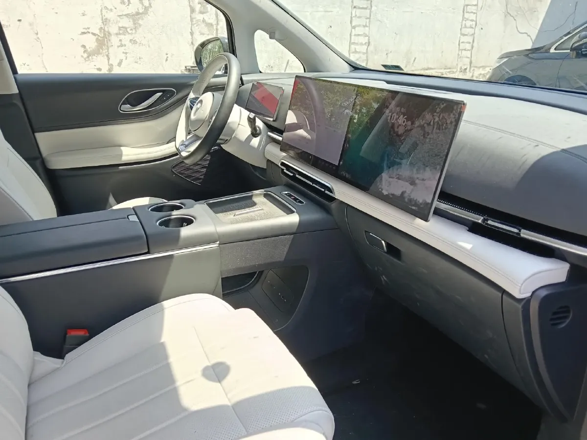 2025 Voyah Dream 1.5T 150HP L4 PHEV 41.7KWH,autocango,china used car exporter,china ev exporter,chinese used car exporter,chinese used ev exporter