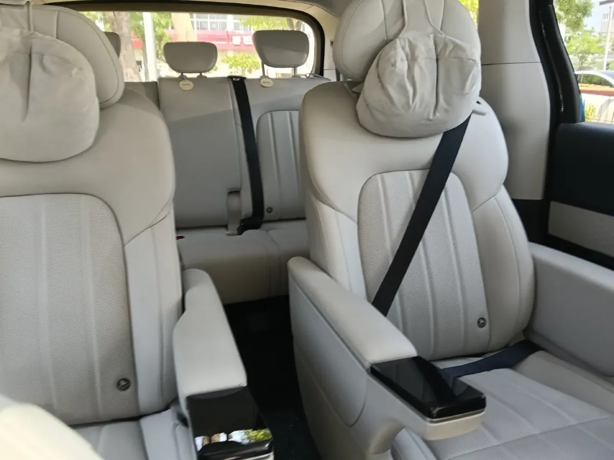 2025 Voyah Dream 1.5T 150HP L4 PHEV 41.7KWH,autocango,china used car exporter,china ev exporter,chinese used car exporter,chinese used ev exporter