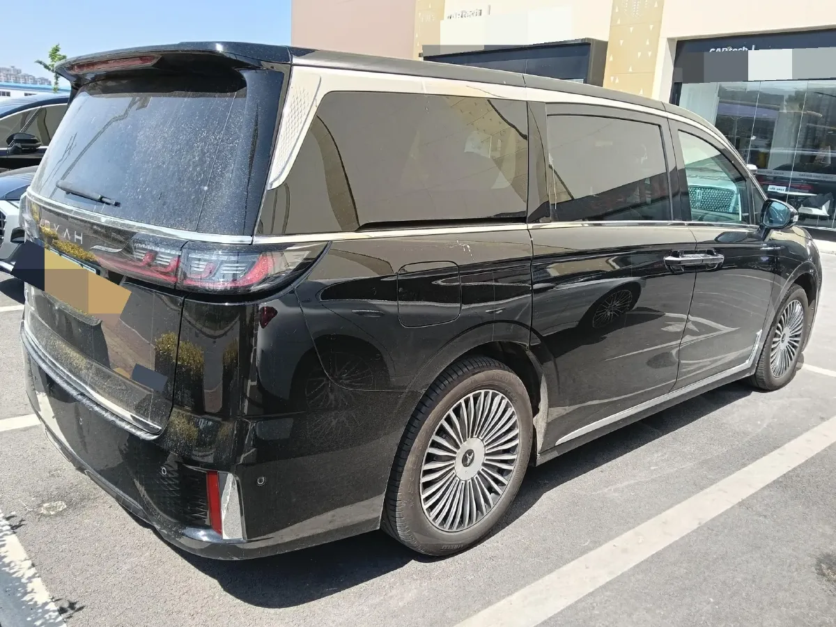 2025 Voyah Dream 1.5T 150HP L4 PHEV 41.7KWH,autocango,china used car exporter,china ev exporter,chinese used car exporter,chinese used ev exporter