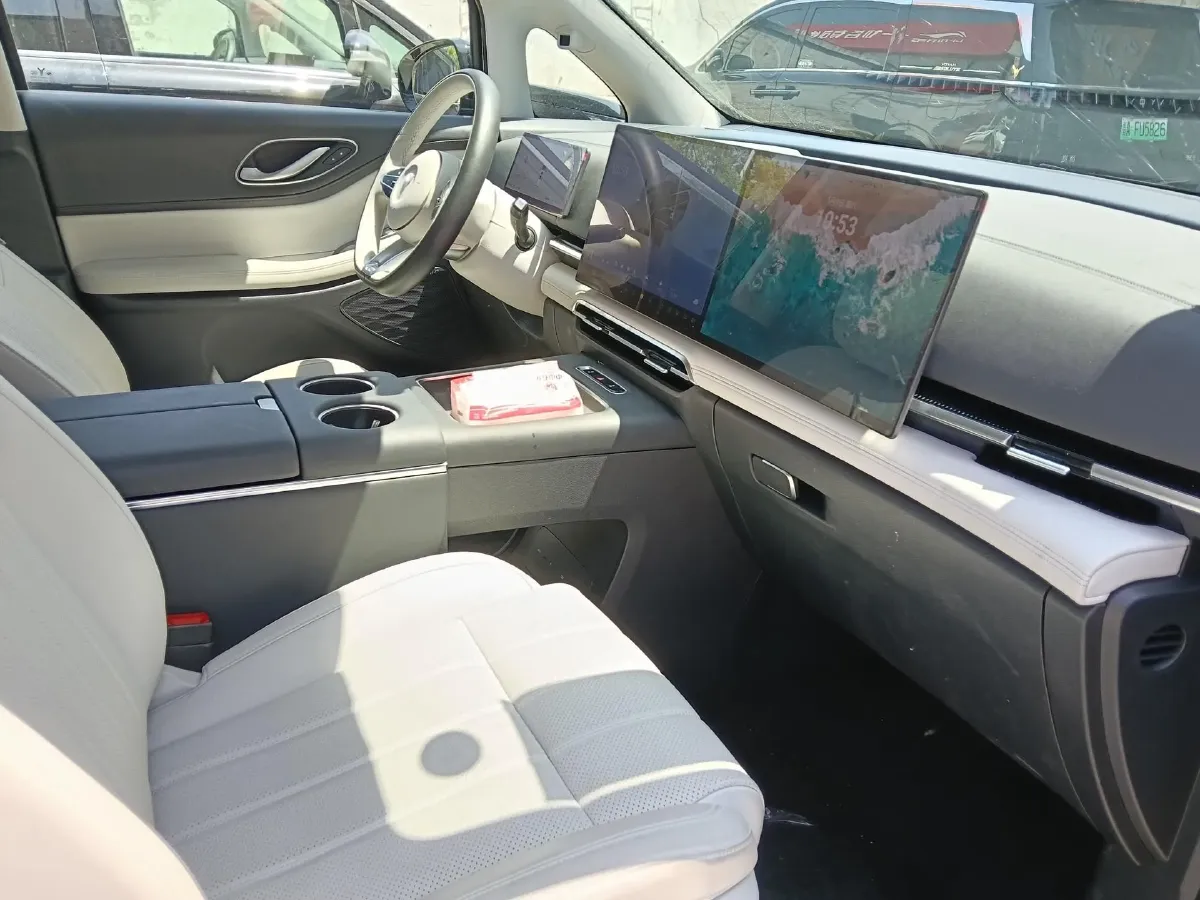 2025 Voyah Dream 1.5T 150HP L4 PHEV 41.7KWH,autocango,china used car exporter,china ev exporter,chinese used car exporter,chinese used ev exporter