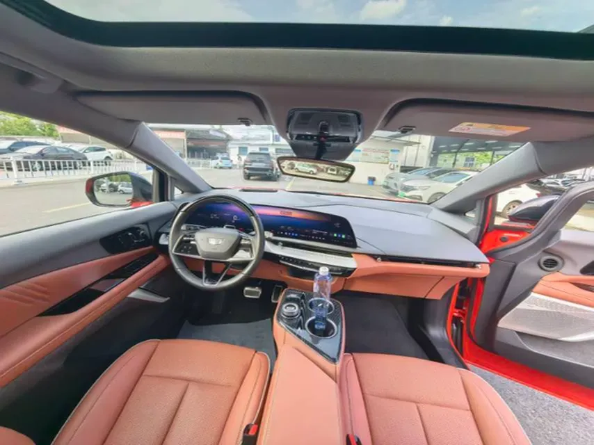 2024 Cadillac OPTIQ BEV 79.7KWH,autocango,china used car exporter,china ev exporter,chinese used car exporter,chinese used ev exporter