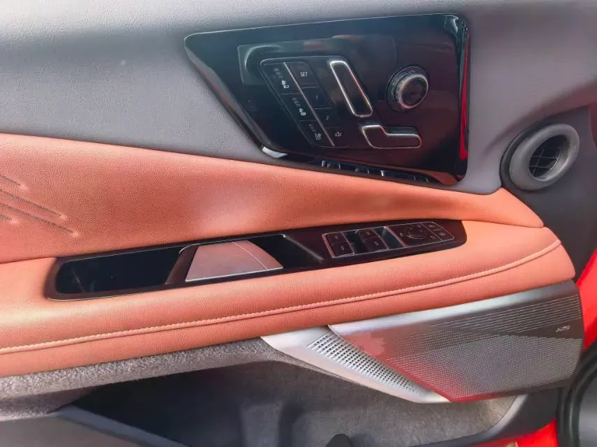 2024 Cadillac OPTIQ BEV 79.7KWH,autocango,china used car exporter,china ev exporter,chinese used car exporter,chinese used ev exporter