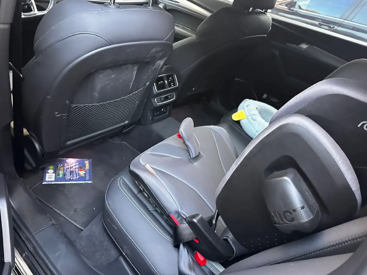 2021 Audi Q5L 2.0T 190HP L4 7DCT,autocango,china used car exporter,china ev exporter,chinese used car exporter,chinese used ev exporter