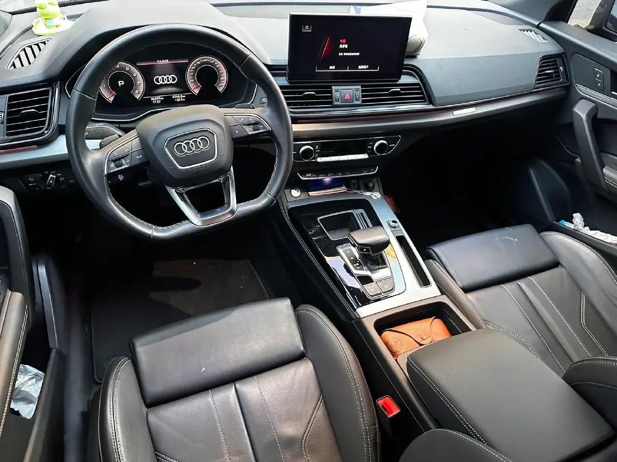2021 Audi Q5L 2.0T 190HP L4 7DCT,autocango,china used car exporter,china ev exporter,chinese used car exporter,chinese used ev exporter