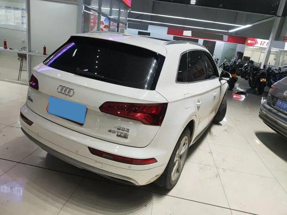 2020 Audi Q5L 2.0T 190HP L4 7DCT,autocango,china used car exporter,china ev exporter,chinese used car exporter,chinese used ev exporter
