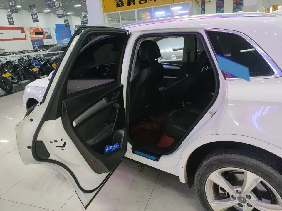 2020 Audi Q5L 2.0T 190HP L4 7DCT,autocango,china used car exporter,china ev exporter,chinese used car exporter,chinese used ev exporter