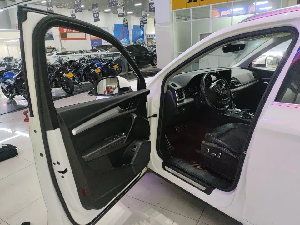 2020 Audi Q5L 2.0T 190HP L4 7DCT,autocango,china used car exporter,china ev exporter,chinese used car exporter,chinese used ev exporter