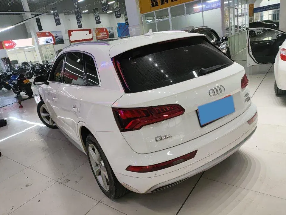 2020 Audi Q5L 2.0T 190HP L4 7DCT,autocango,china used car exporter,china ev exporter,chinese used car exporter,chinese used ev exporter