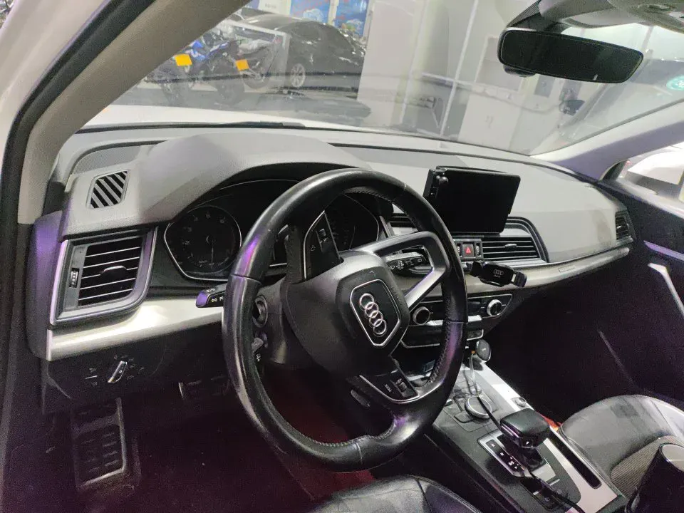 2020 Audi Q5L 2.0T 190HP L4 7DCT,autocango,china used car exporter,china ev exporter,chinese used car exporter,chinese used ev exporter