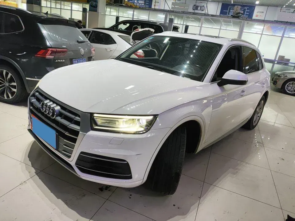 2020 Audi Q5L 2.0T 190HP L4 7DCT,autocango,china used car exporter,china ev exporter,chinese used car exporter,chinese used ev exporter