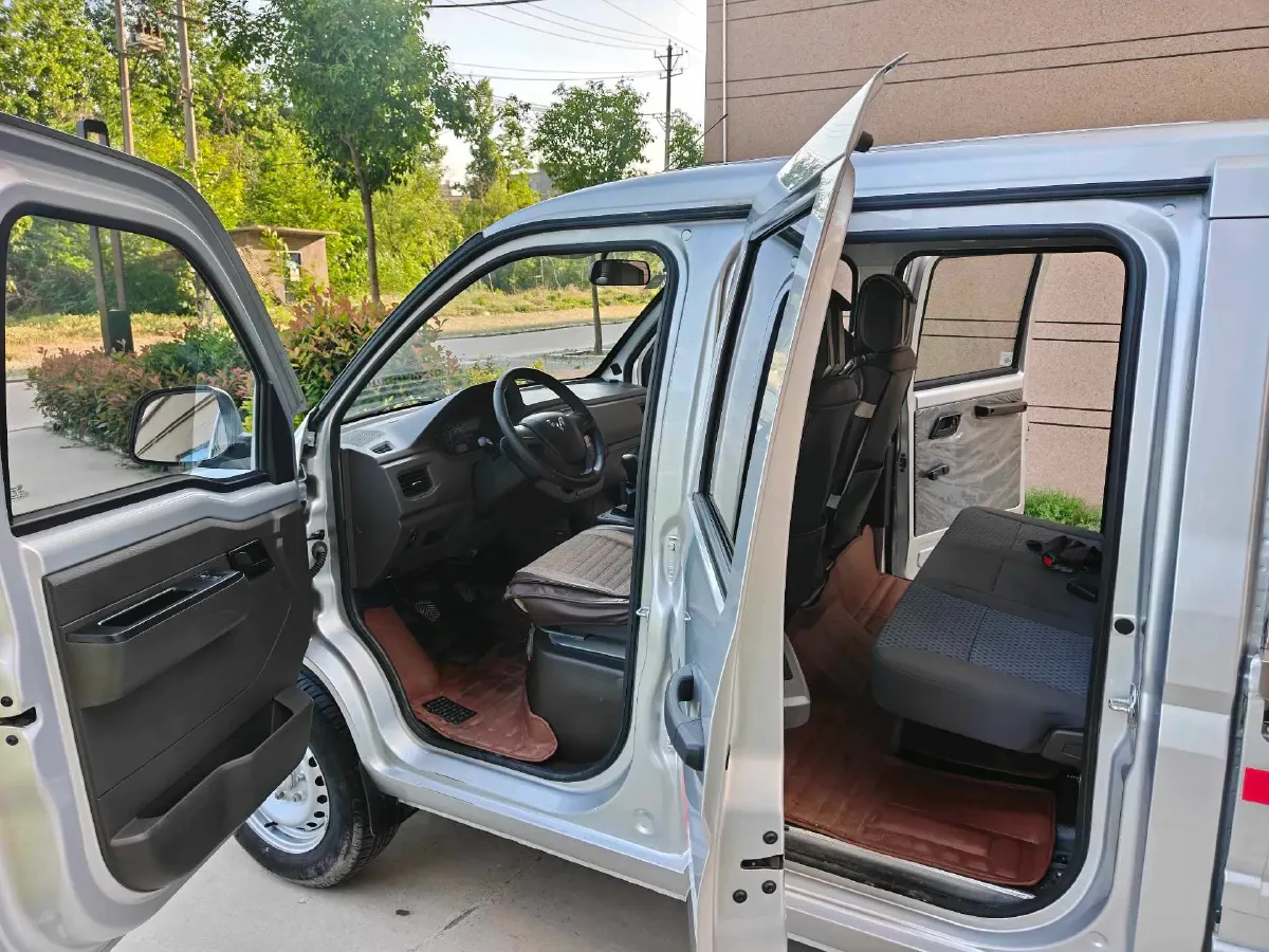 2019 WuLing RongGuang New Truck 1.5L 107HP L4 5MT,autocango,china used car exporter,china ev exporter,chinese used car exporter,chinese used ev exporter