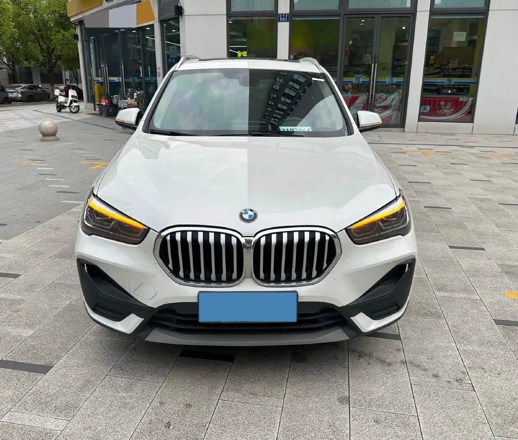 2022 BMW X1 2.0T 192HP L4 7DCT,autocango,china used car exporter,china ev exporter,chinese used car exporter,chinese used ev exporter