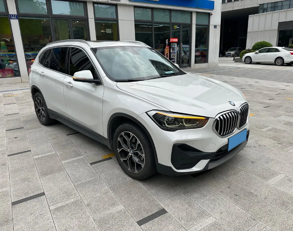 2022 BMW X1 2.0T 192HP L4 7DCT,autocango,china used car exporter,china ev exporter,chinese used car exporter,chinese used ev exporter