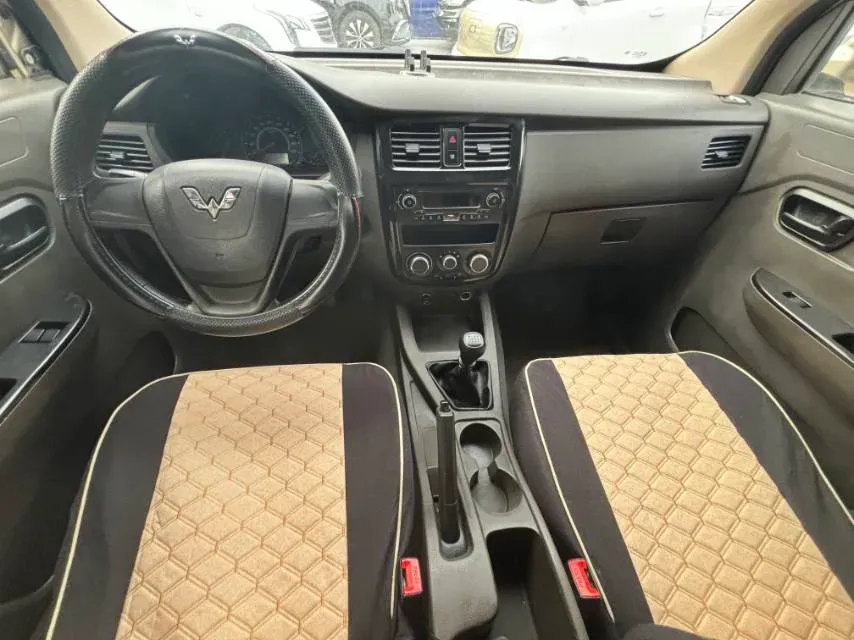 2019 WuLing RongGuang V 1.5L 99HP L4 6MT,autocango,china used car exporter,china ev exporter,chinese used car exporter,chinese used ev exporter