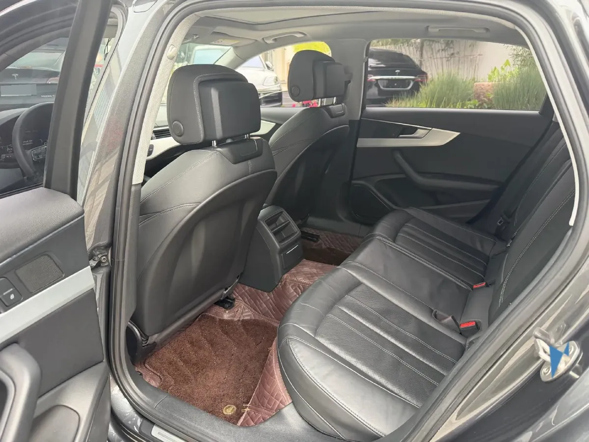 2020 Audi A4L 2.0T 190HP L4 7DCT,autocango,china used car exporter,china ev exporter,chinese used car exporter,chinese used ev exporter
