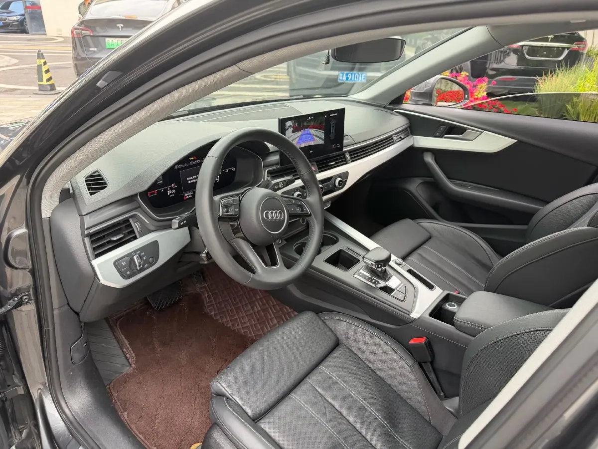 2020 Audi A4L 2.0T 190HP L4 7DCT,autocango,china used car exporter,china ev exporter,chinese used car exporter,chinese used ev exporter