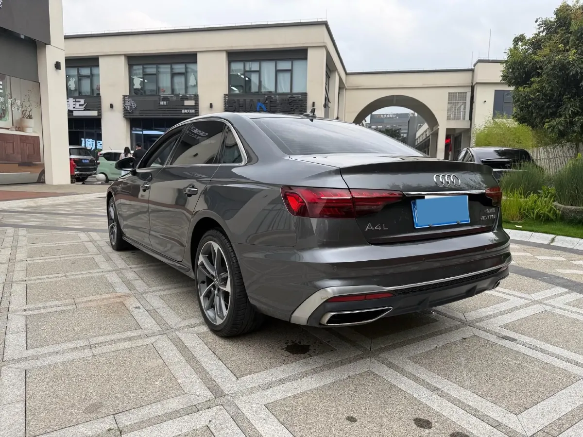 2020 Audi A4L 2.0T 190HP L4 7DCT,autocango,china used car exporter,china ev exporter,chinese used car exporter,chinese used ev exporter