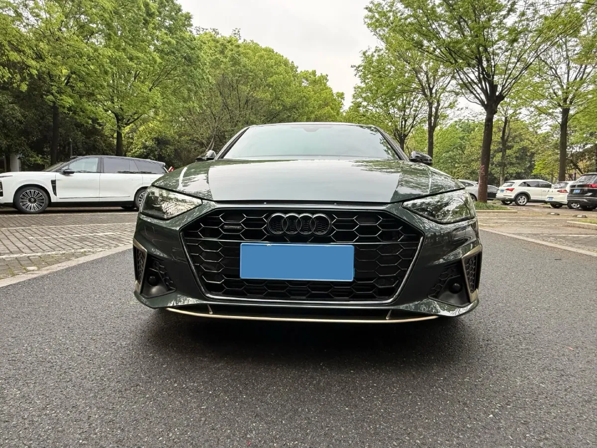 2024 Audi A4L 2.0T 190HP L4 7DCT,autocango,china used car exporter,china ev exporter,chinese used car exporter,chinese used ev exporter