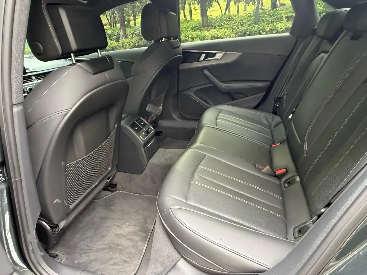 2024 Audi A4L 2.0T 190HP L4 7DCT,autocango,china used car exporter,china ev exporter,chinese used car exporter,chinese used ev exporter