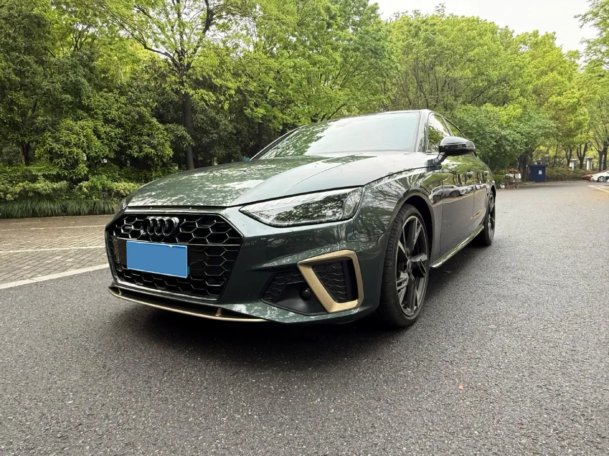 2024 Audi A4L 2.0T 190HP L4 7DCT,autocango,china used car exporter,china ev exporter,chinese used car exporter,chinese used ev exporter