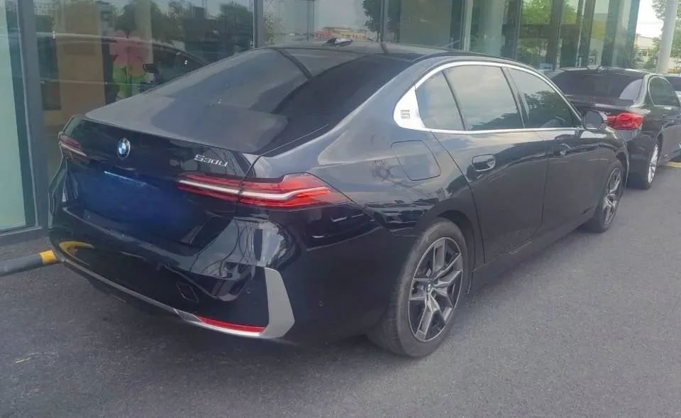 2024 BMW 5 Series 2.0T 258HP L4 8AT,autocango,china used car exporter,china ev exporter,chinese used car exporter,chinese used ev exporter