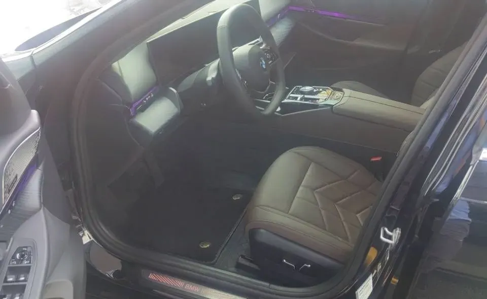 2024 BMW 5 Series 2.0T 258HP L4 8AT,autocango,china used car exporter,china ev exporter,chinese used car exporter,chinese used ev exporter
