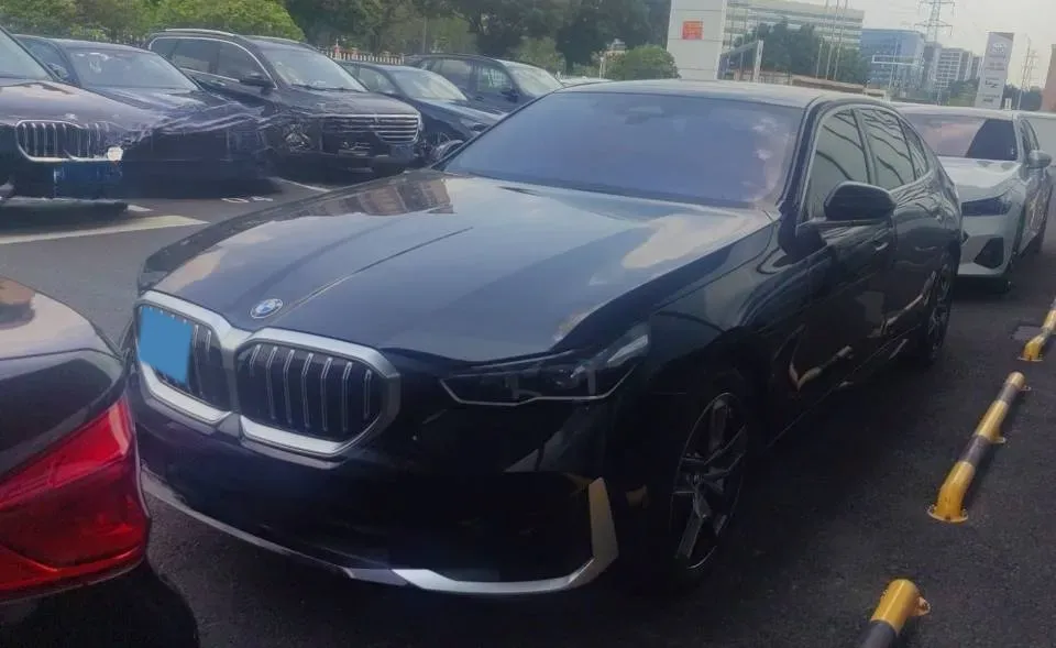 2024 BMW 5 Series 2.0T 258HP L4 8AT,autocango,china used car exporter,china ev exporter,chinese used car exporter,chinese used ev exporter