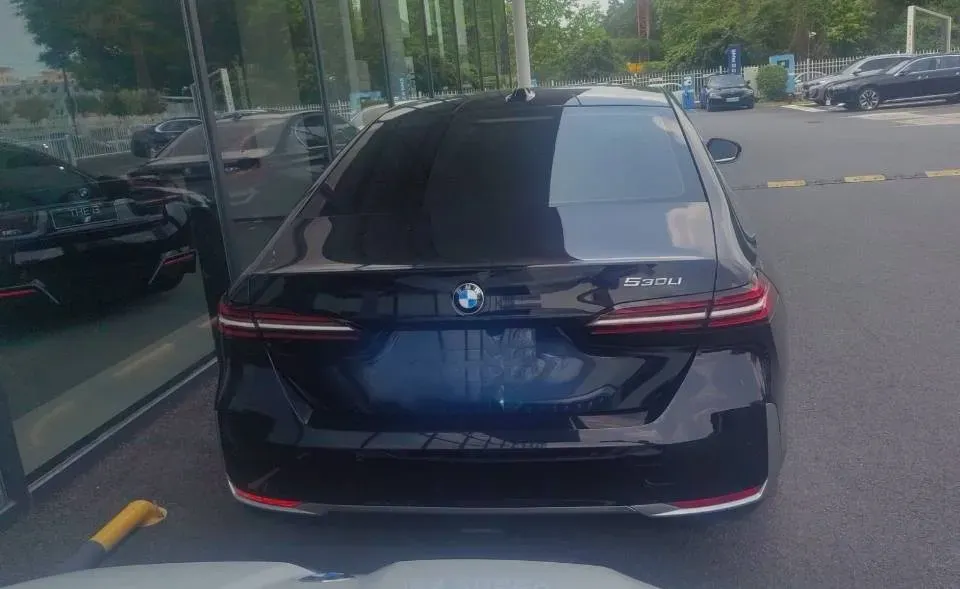 2024 BMW 5 Series 2.0T 258HP L4 8AT,autocango,china used car exporter,china ev exporter,chinese used car exporter,chinese used ev exporter
